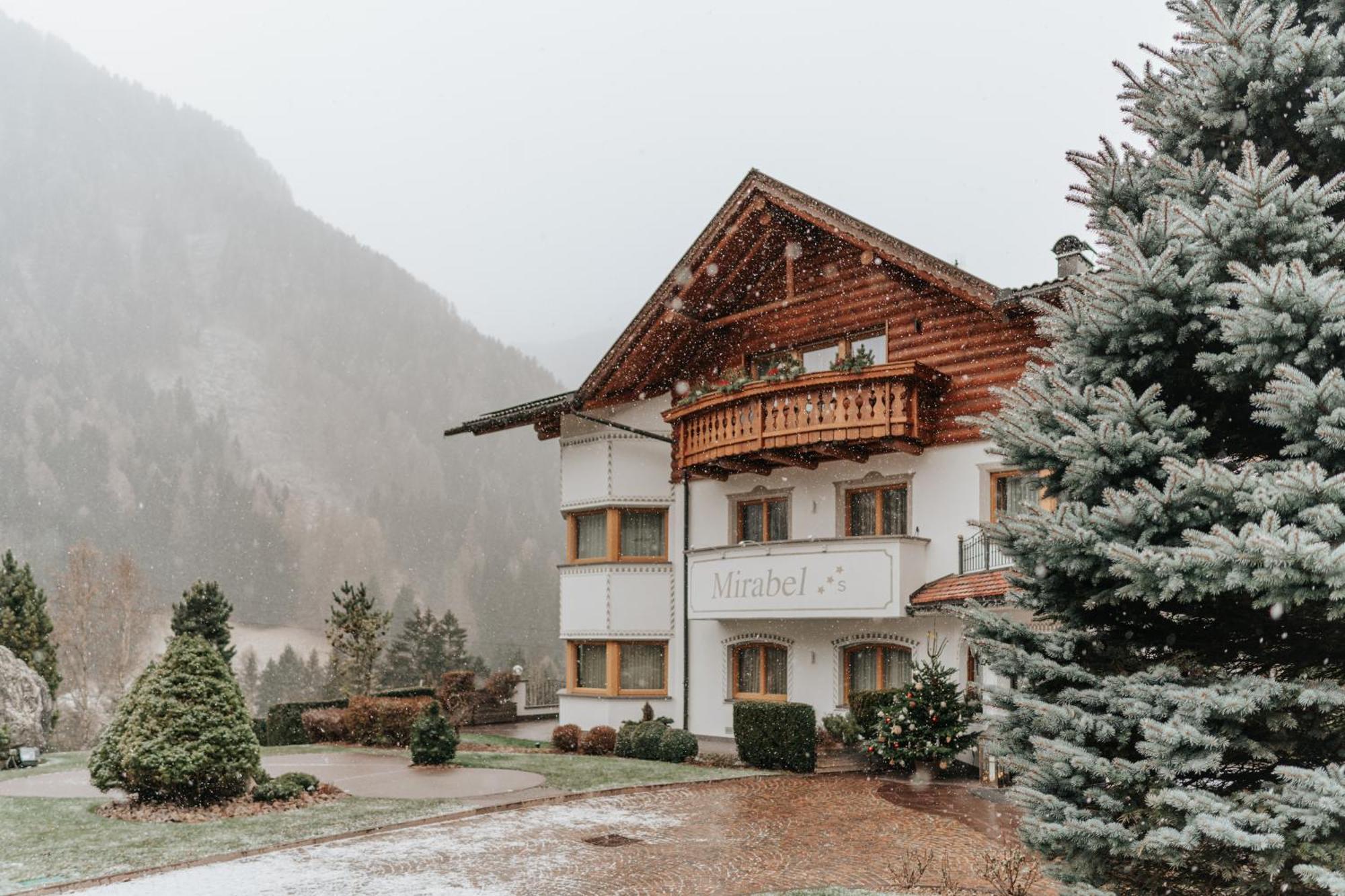 B&B Hotel Mirabel Urtijëi Dış mekan fotoğraf