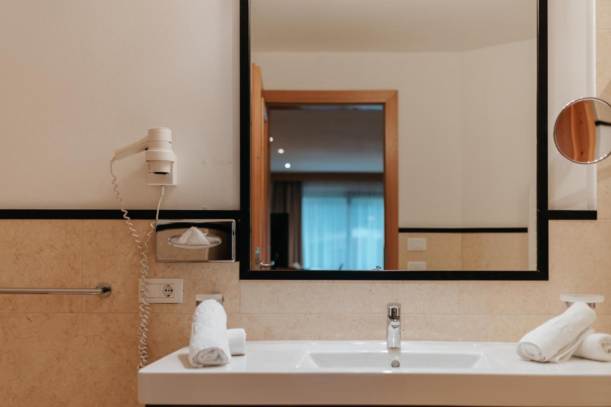 B&B Hotel Mirabel Urtijëi Oda fotoğraf
